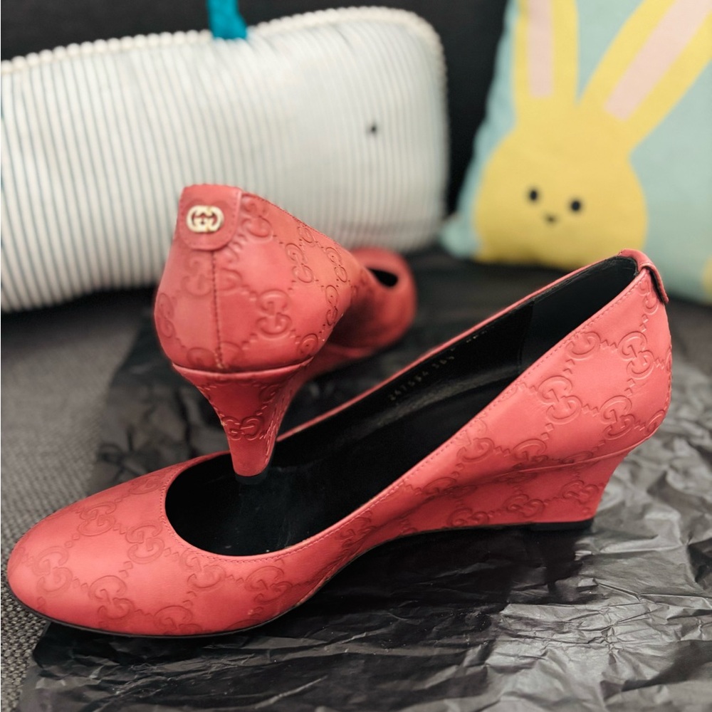 Gucci Women's Signature Embossed Dark Pink Wedges